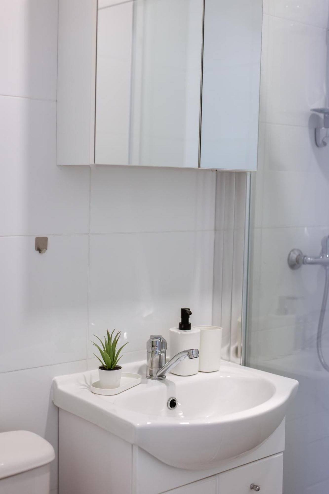 Cozy Studio Apartment In Osijek - Self Check In Exterior photo