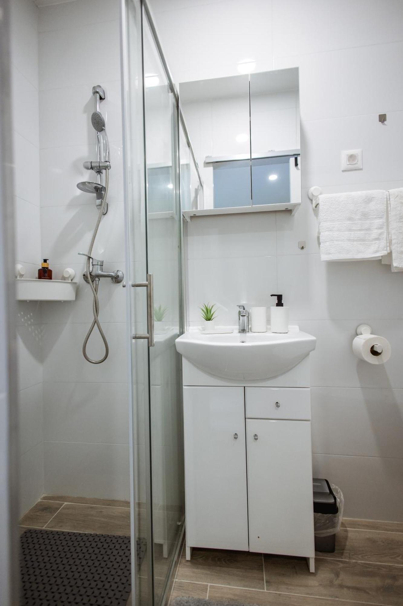 Cozy Studio Apartment In Osijek - Self Check In Exterior photo
